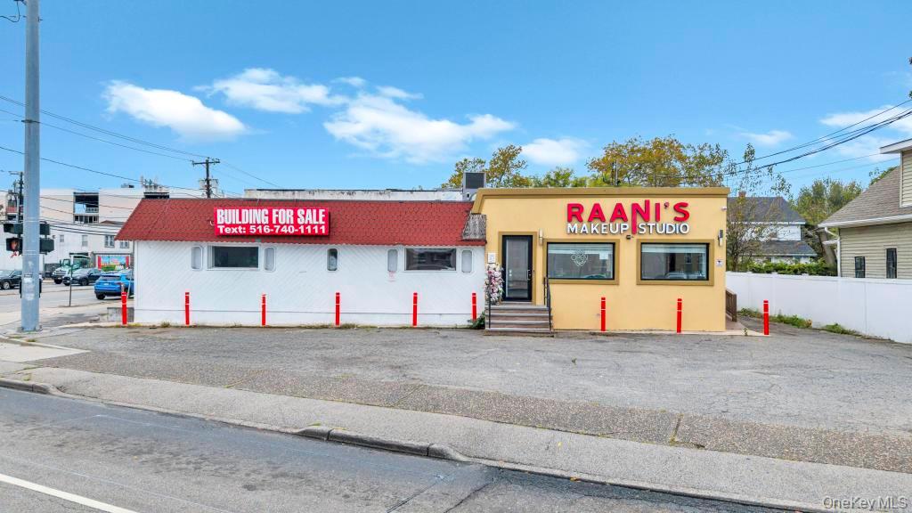 51 N Broadway, Hicksville, NY 11801