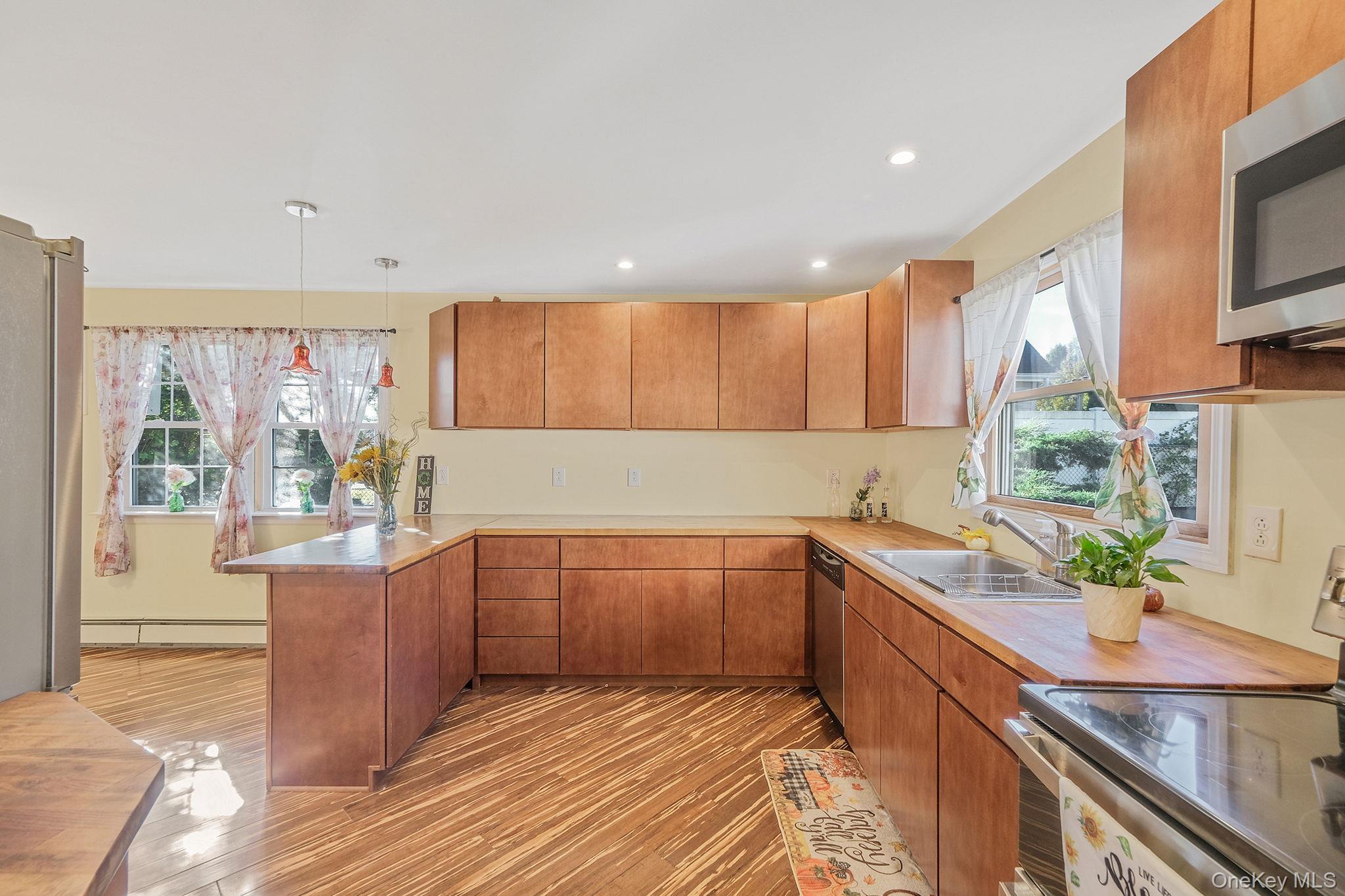 404 Vanderbilt Boulevard, Oakdale, NY 11769