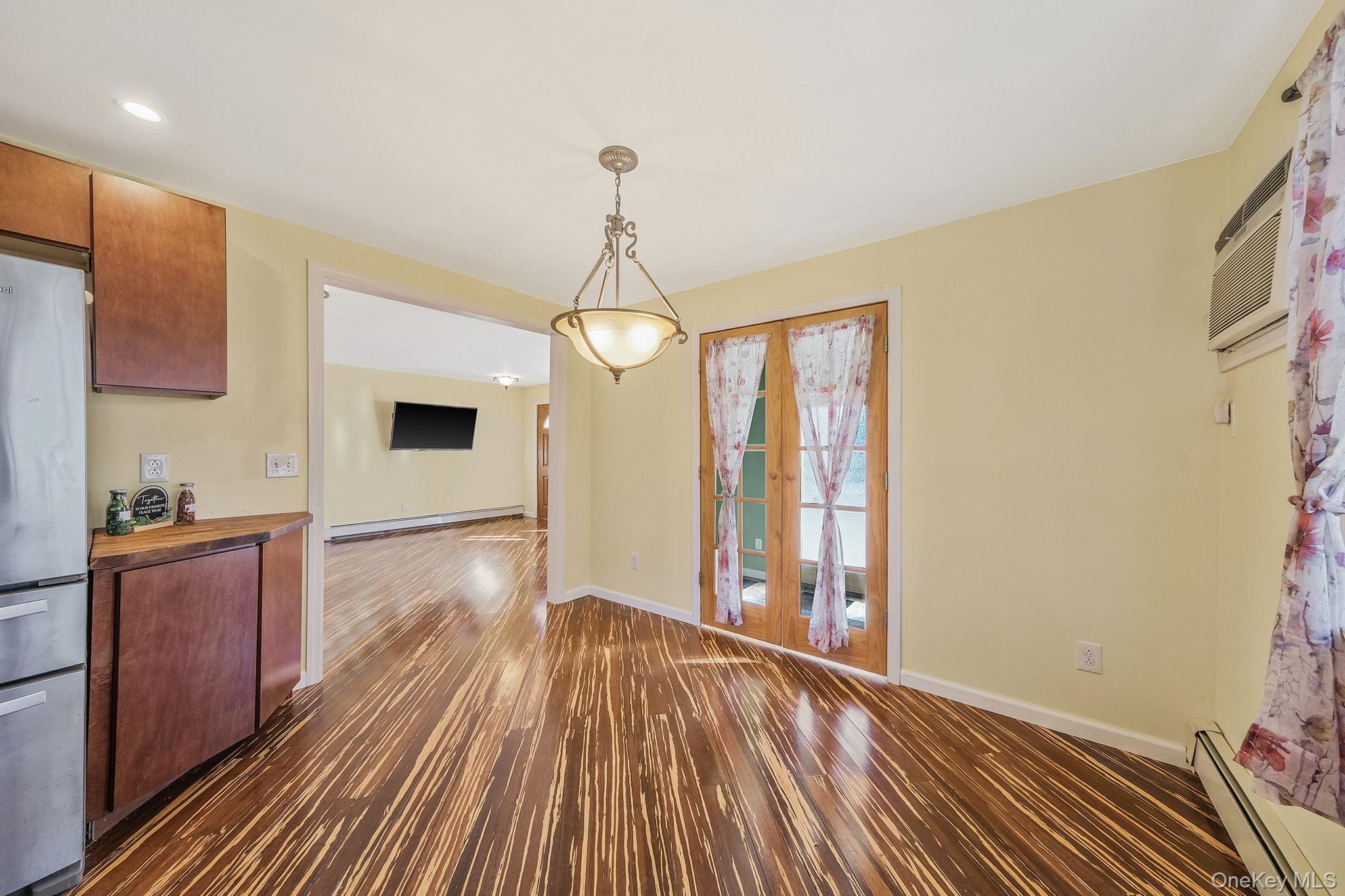 404 Vanderbilt Boulevard, Oakdale, NY 11769