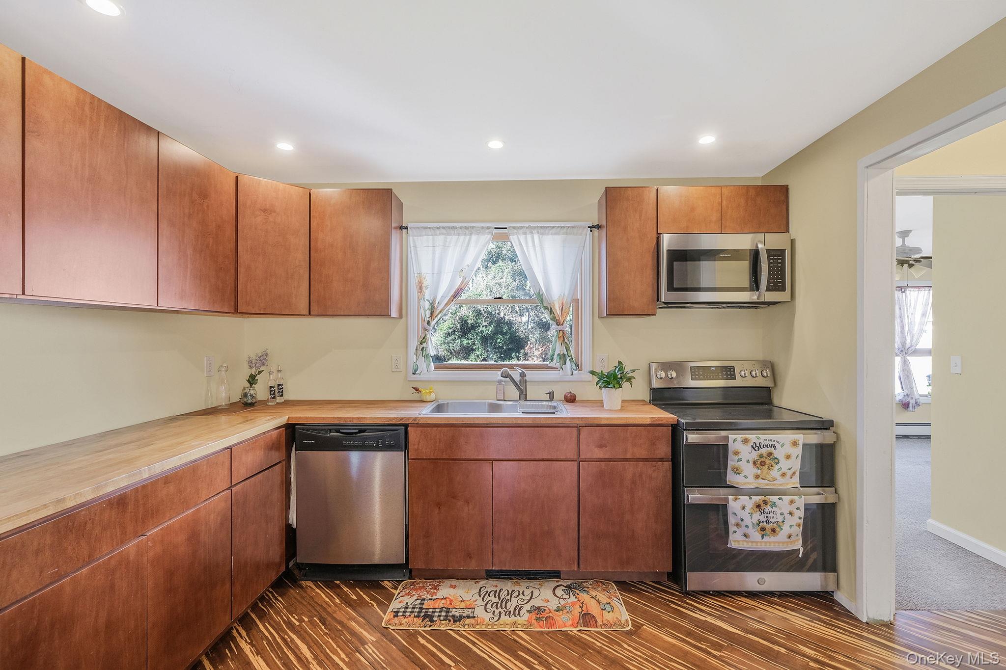 404 Vanderbilt Boulevard, Oakdale, NY 11769