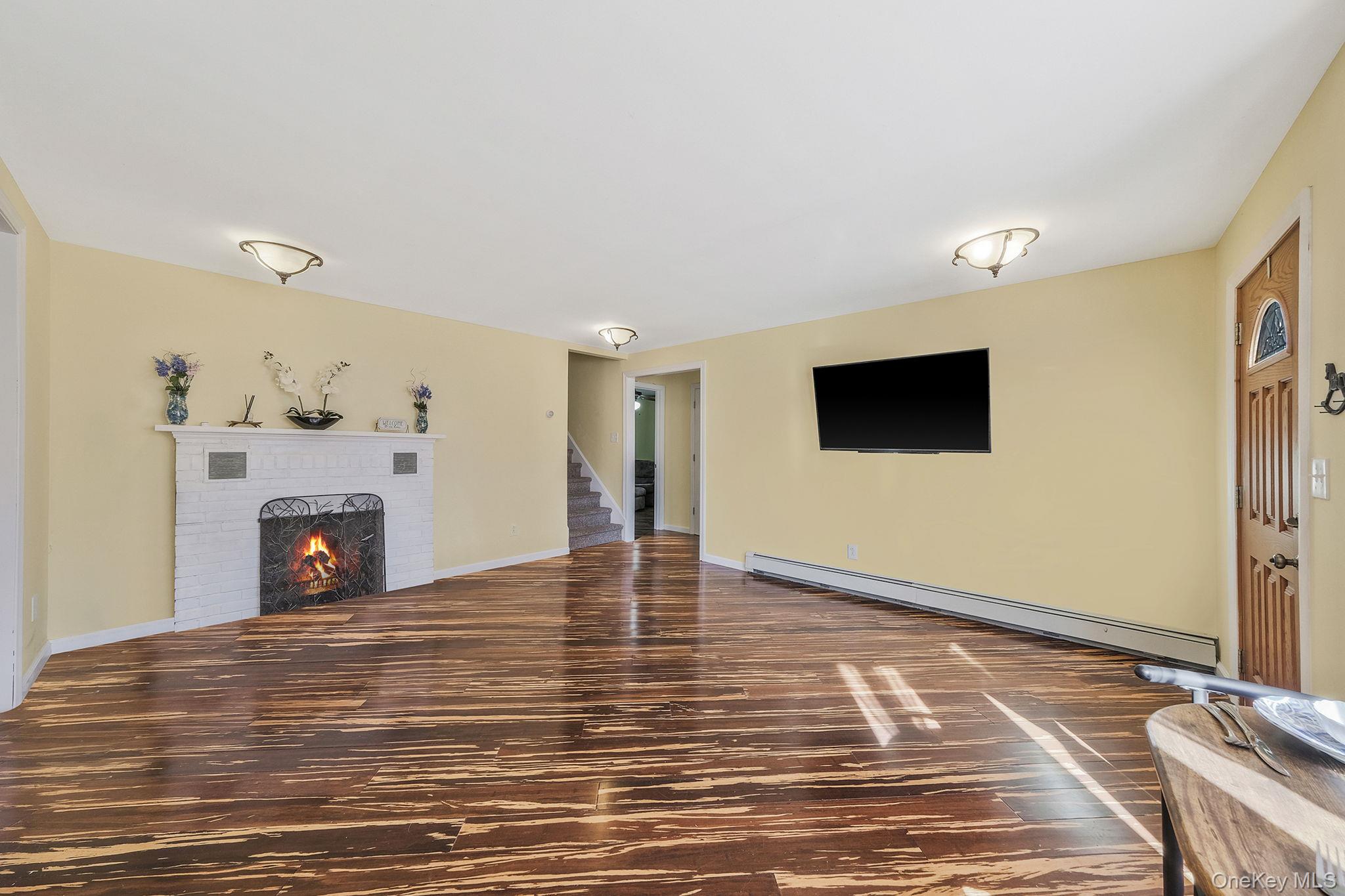 404 Vanderbilt Boulevard, Oakdale, NY 11769