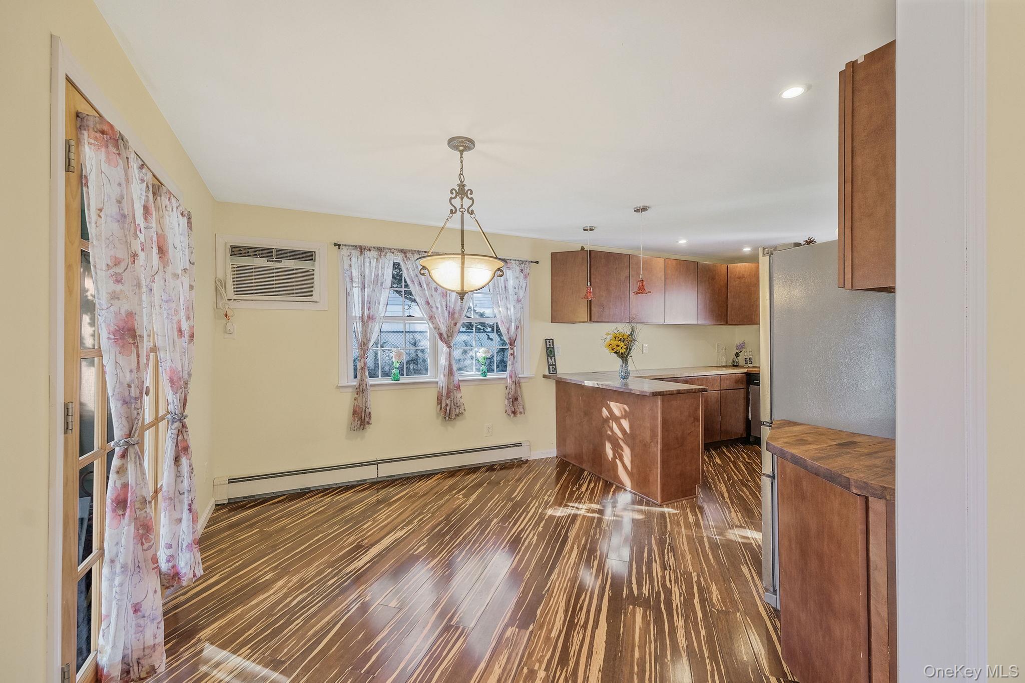 404 Vanderbilt Boulevard, Oakdale, NY 11769