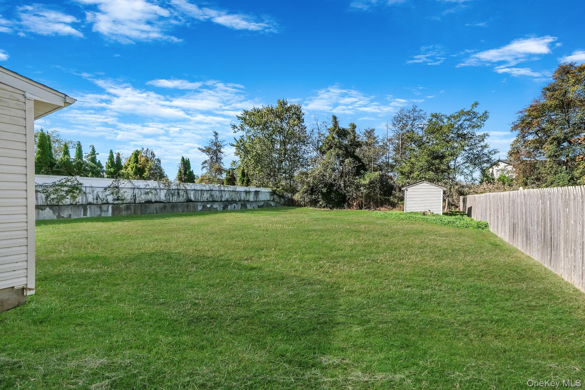 404 Vanderbilt Boulevard, Oakdale, NY 11769