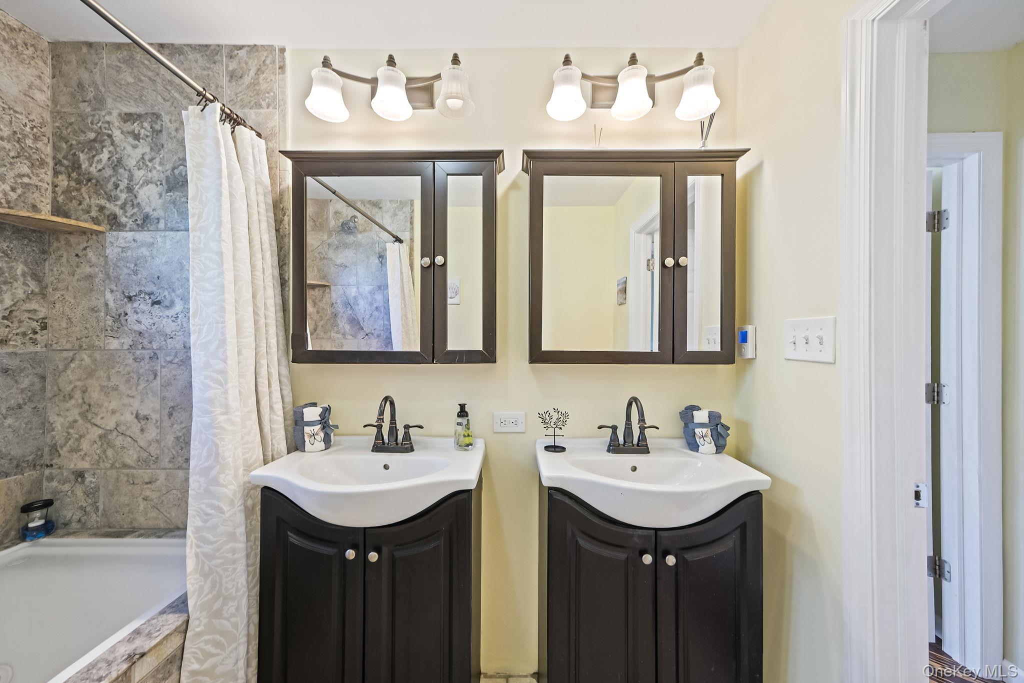 404 Vanderbilt Boulevard, Oakdale, NY 11769