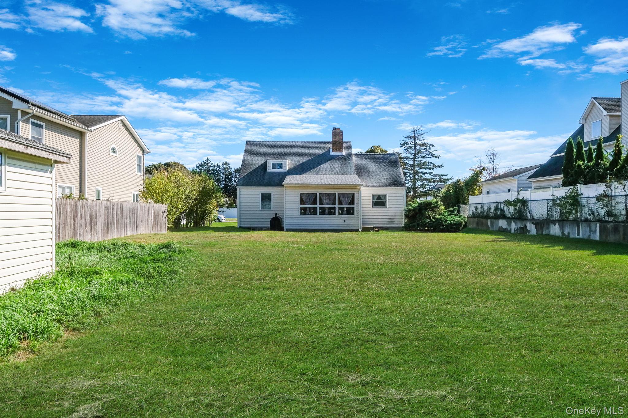 404 Vanderbilt Boulevard, Oakdale, NY 11769