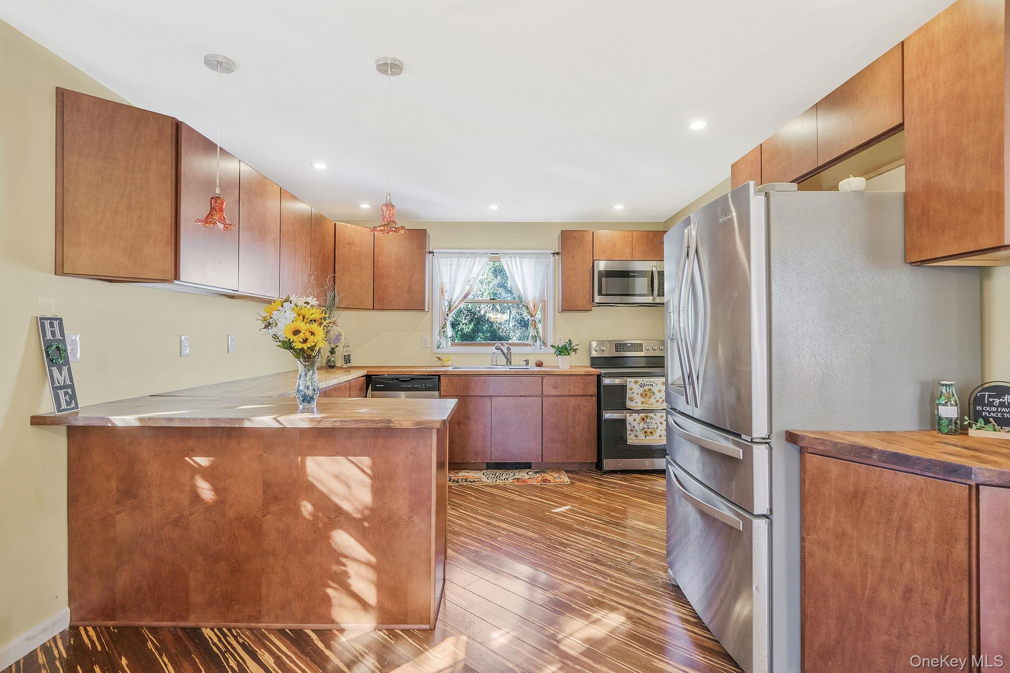 404 Vanderbilt Boulevard, Oakdale, NY 11769