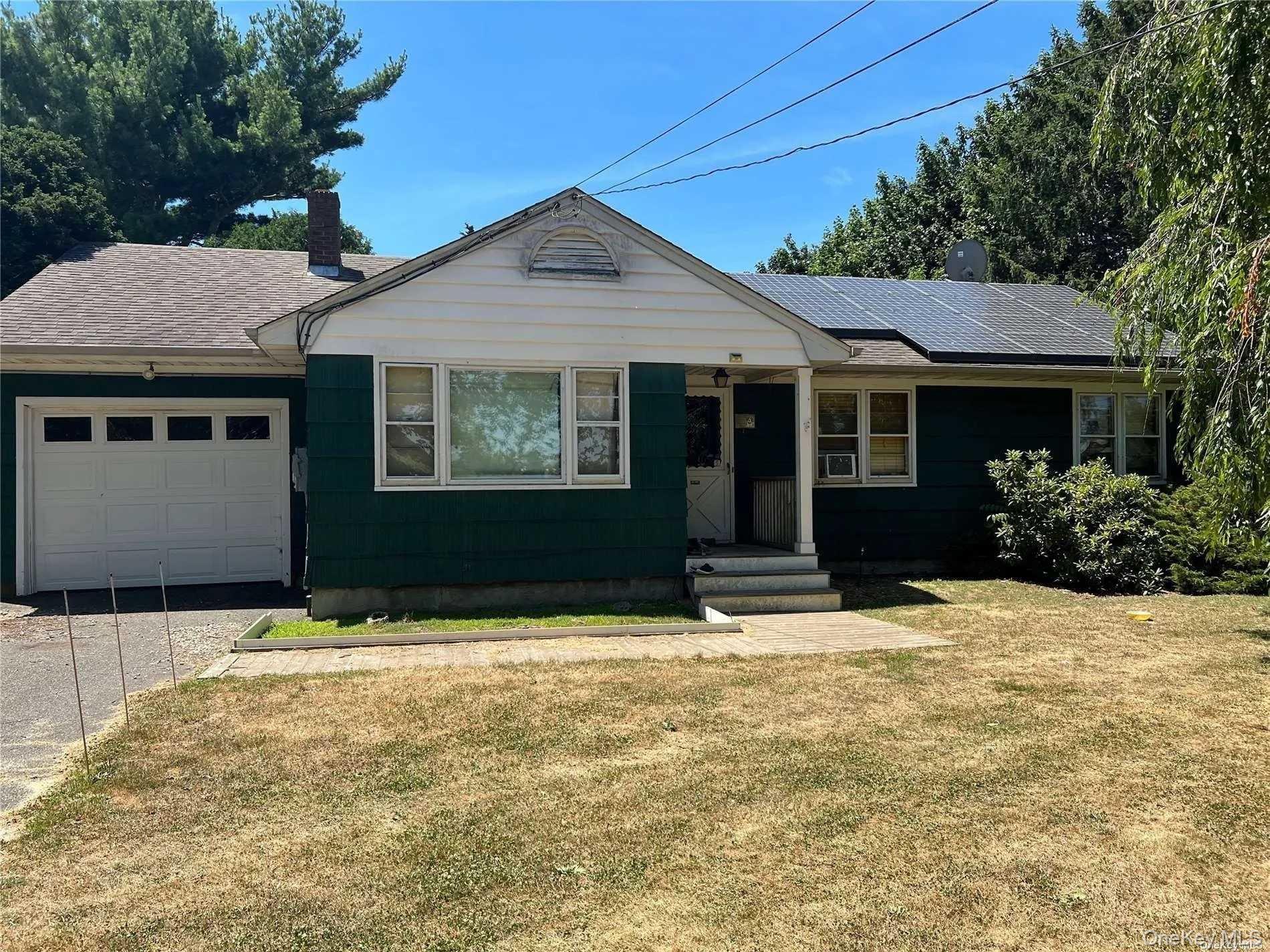 725 Peconic Lane, Peconic, NY 11958