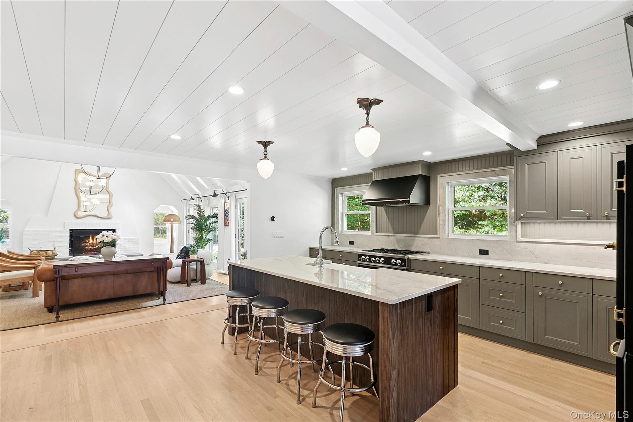 6 East Gate Road, Wainscott, NY 11975