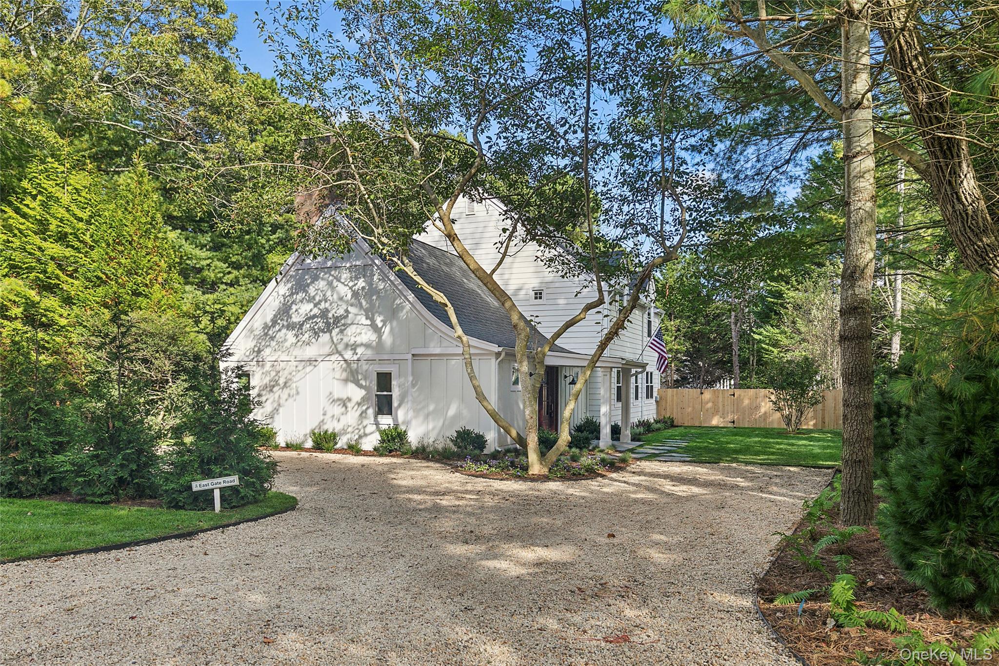 6 East Gate Road, Wainscott, NY 11975