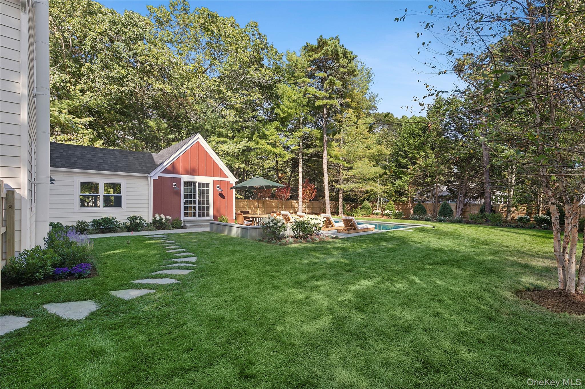 6 East Gate Road, Wainscott, NY 11975