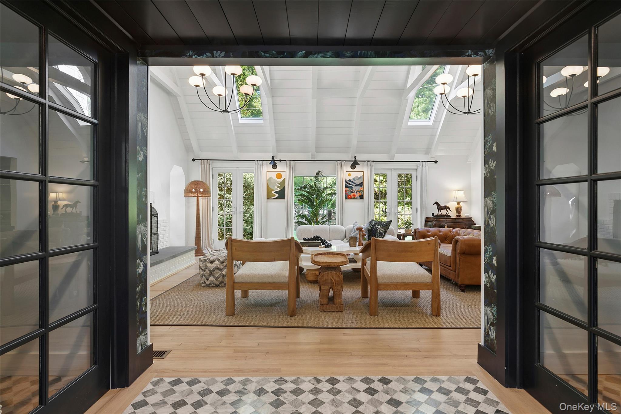 6 East Gate Road, Wainscott, NY 11975