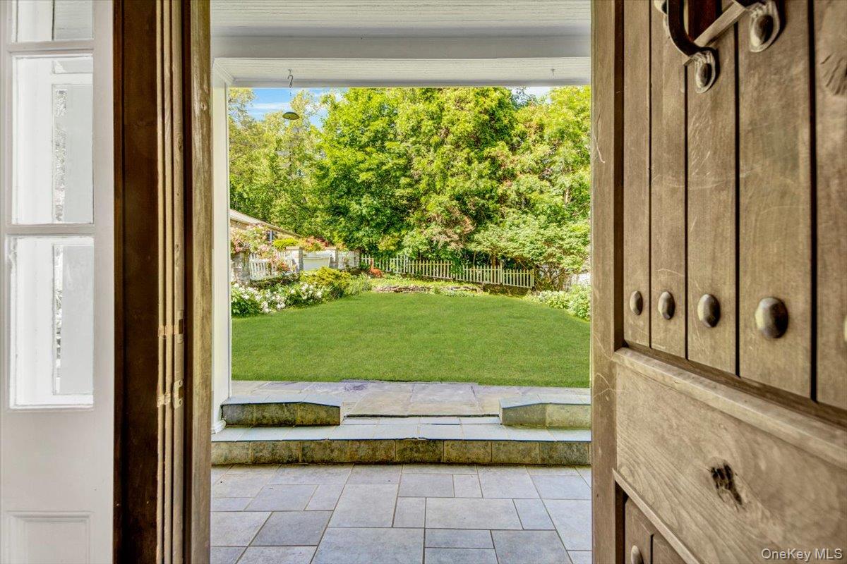 6 Sunset Lane, Hartsdale, NY 10530