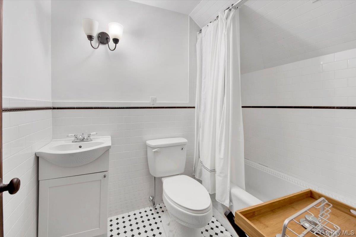 6 Sunset Lane, Hartsdale, NY 10530