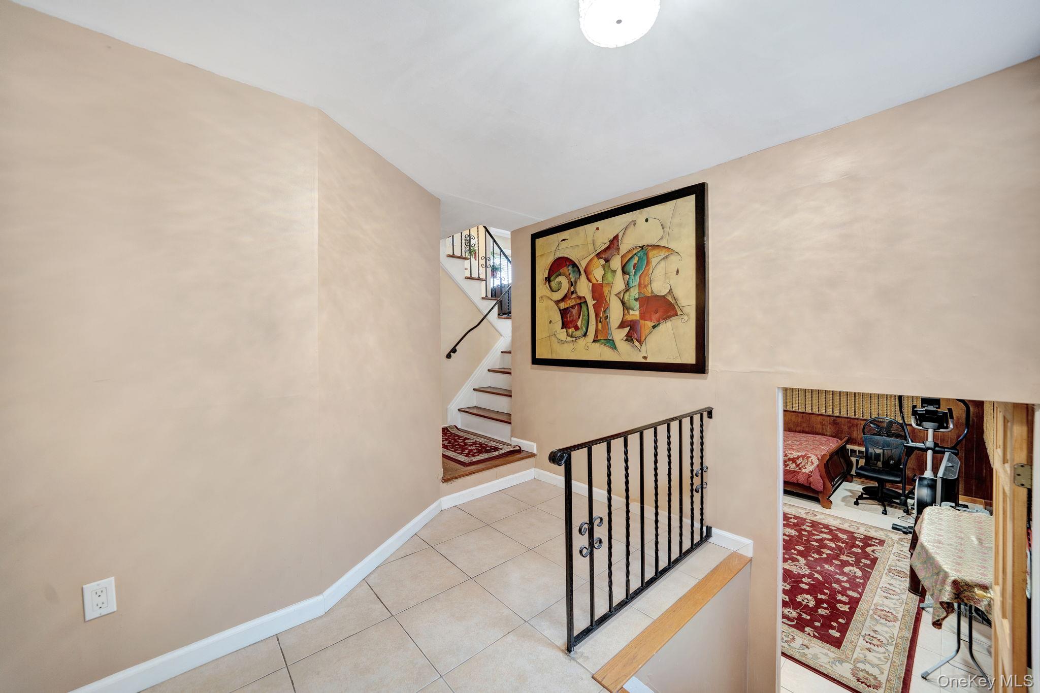 1 Wayland Road, Plainview, NY 11803