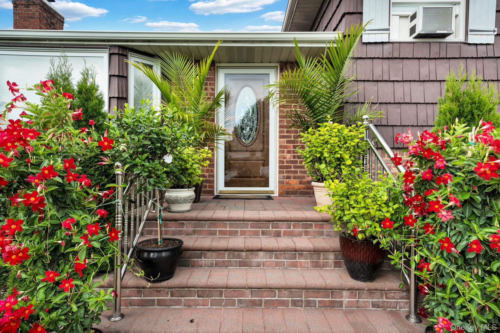 1 Wayland Road, Plainview, NY 11803