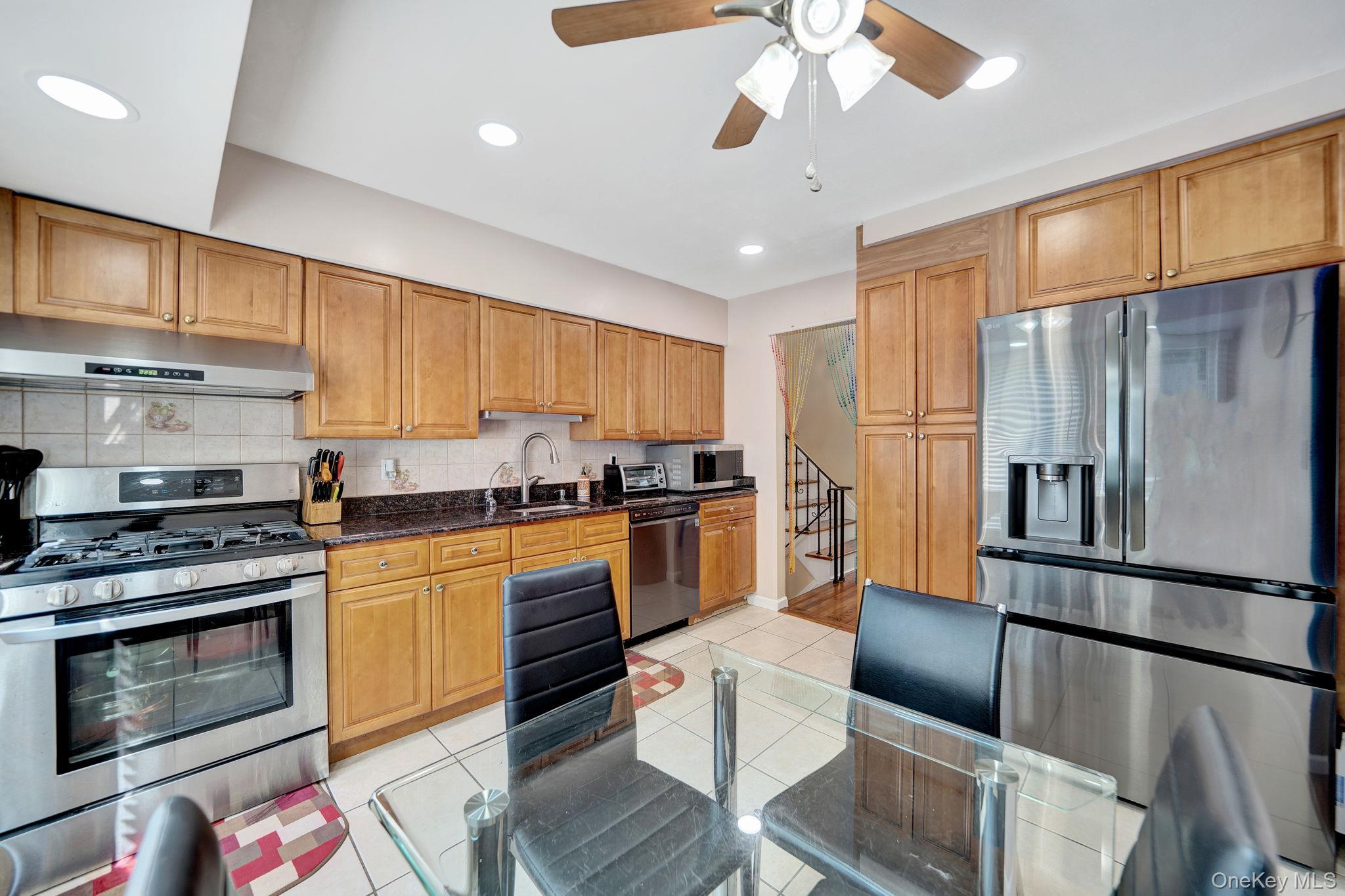 1 Wayland Road, Plainview, NY 11803