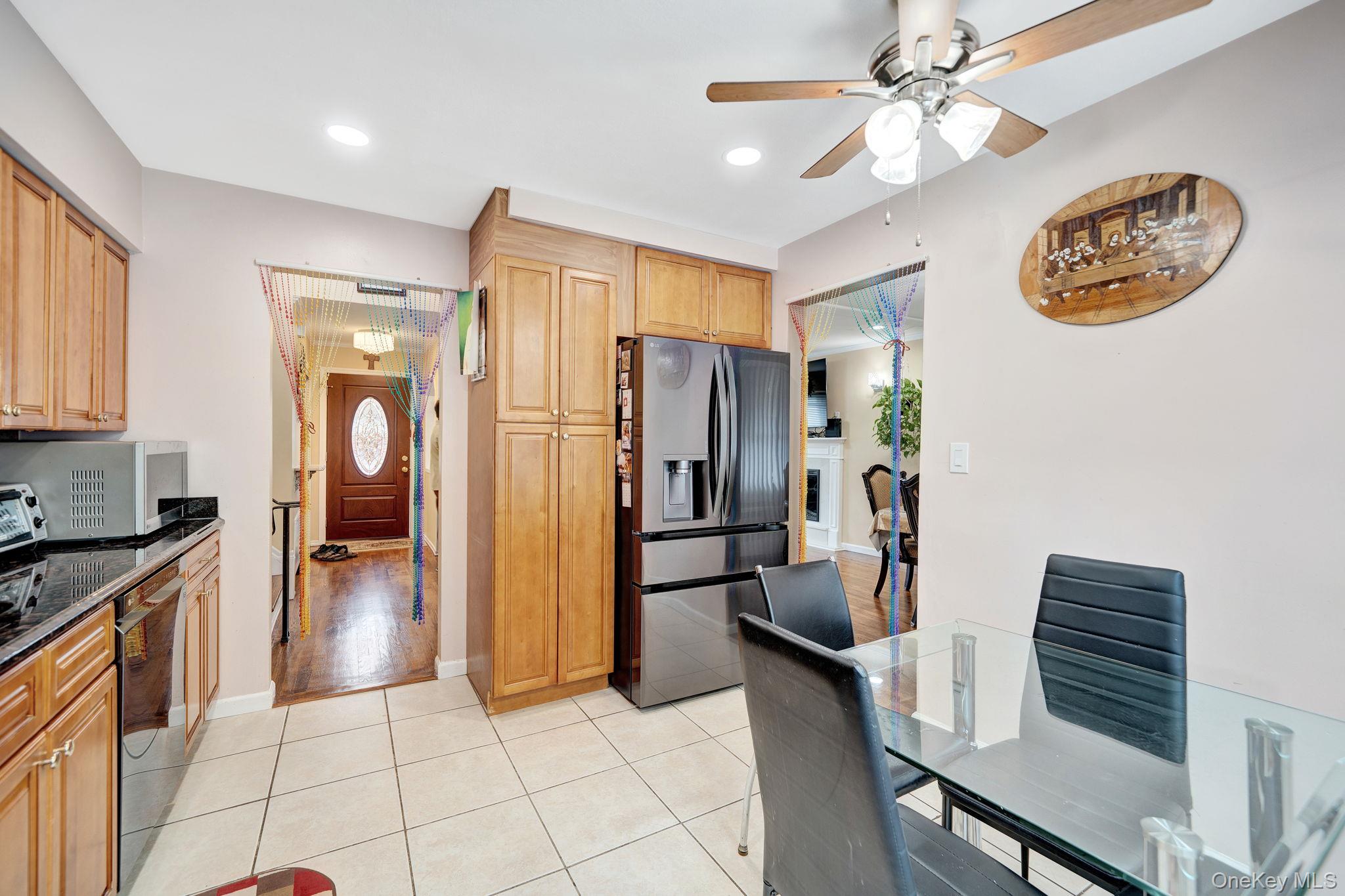 1 Wayland Road, Plainview, NY 11803