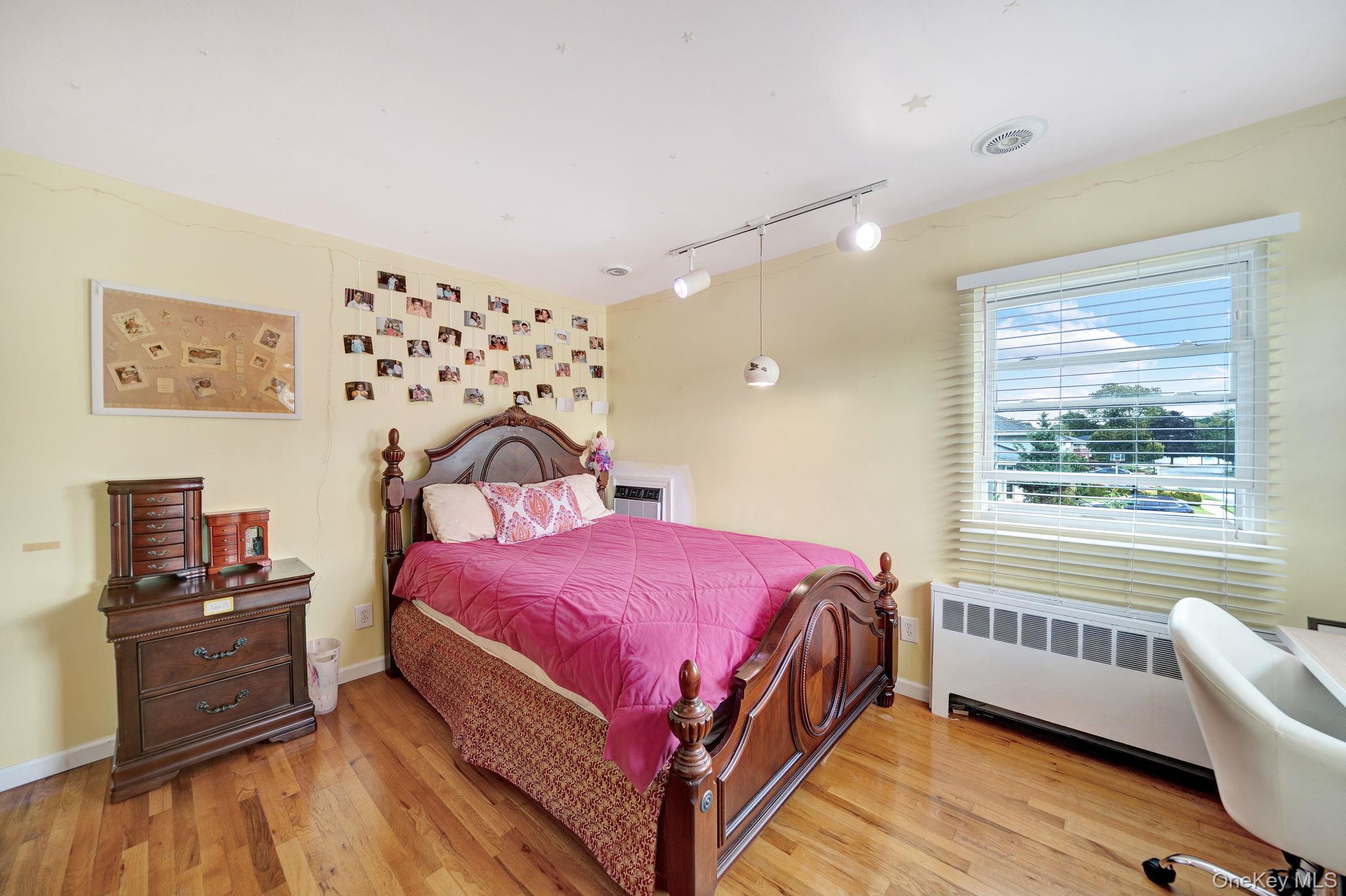 1 Wayland Road, Plainview, NY 11803