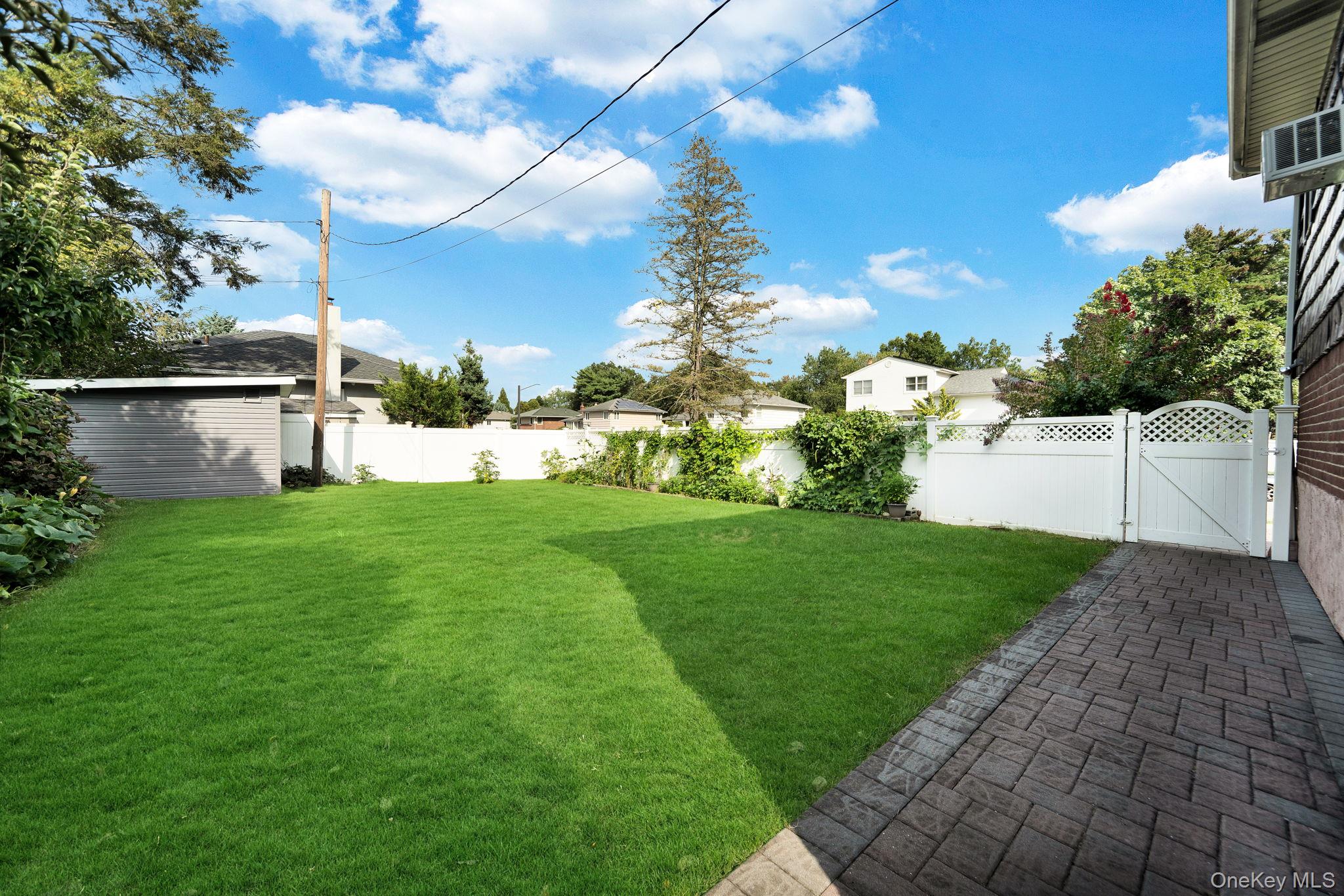 1 Wayland Road, Plainview, NY 11803