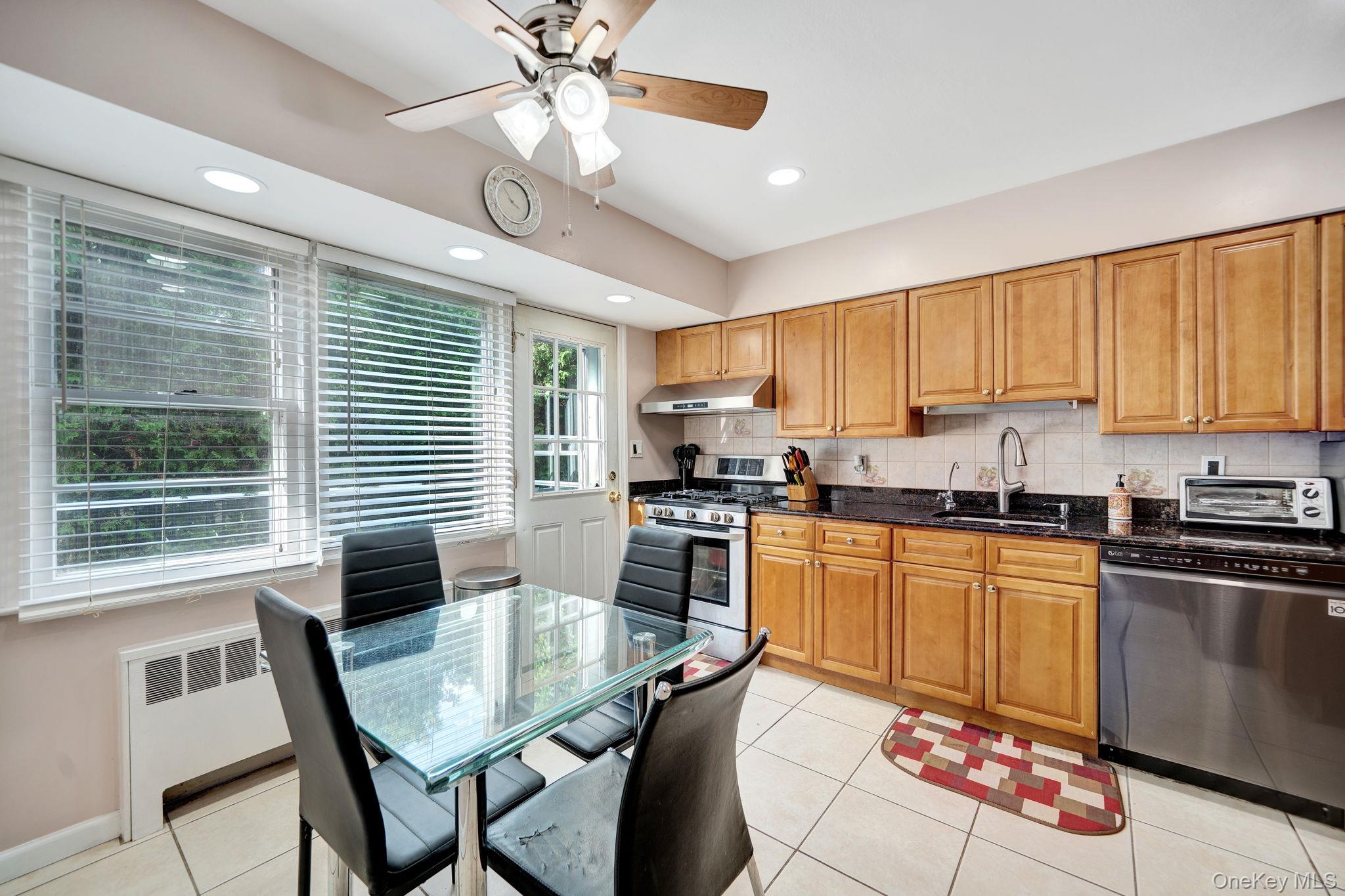 1 Wayland Road, Plainview, NY 11803