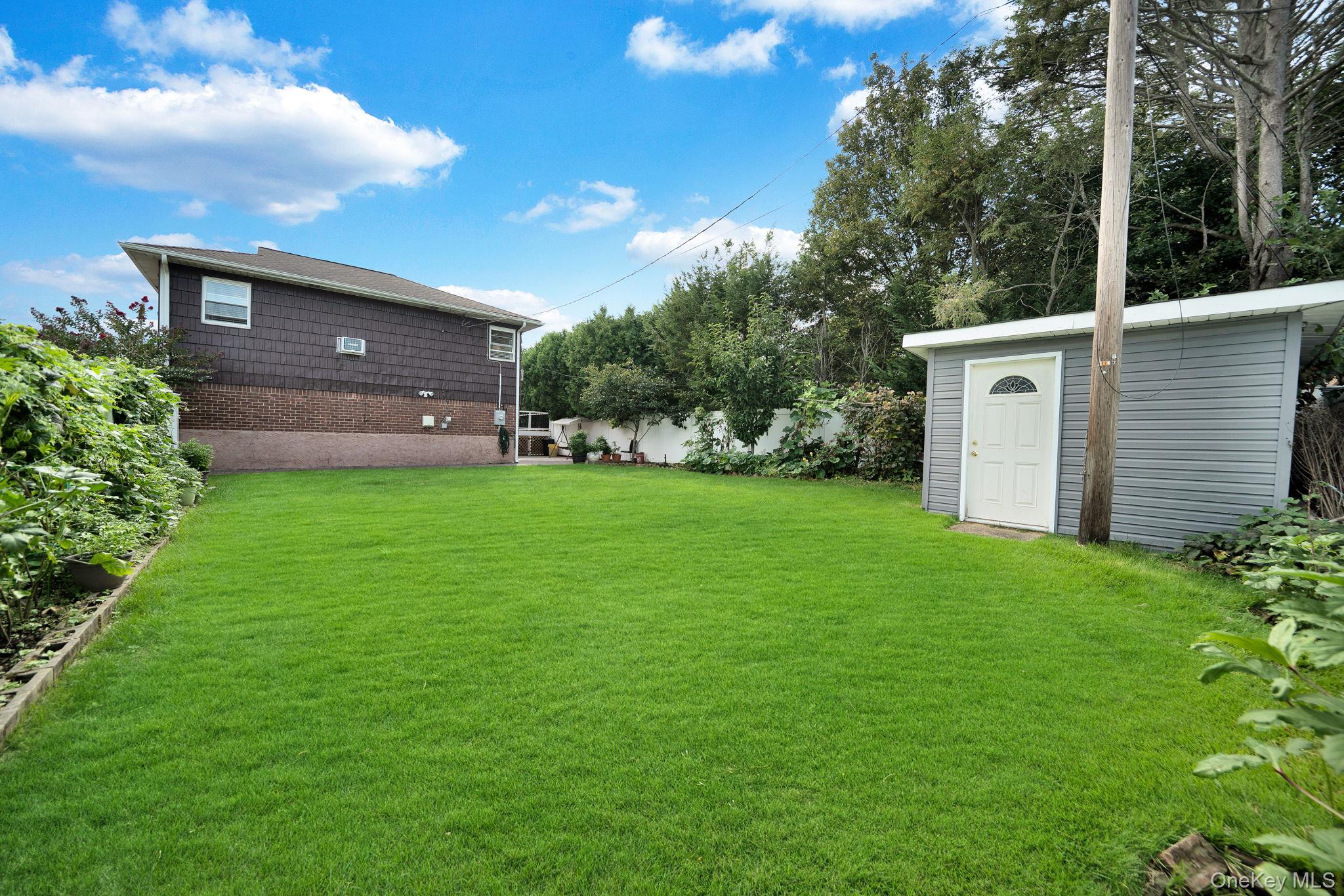 1 Wayland Road, Plainview, NY 11803