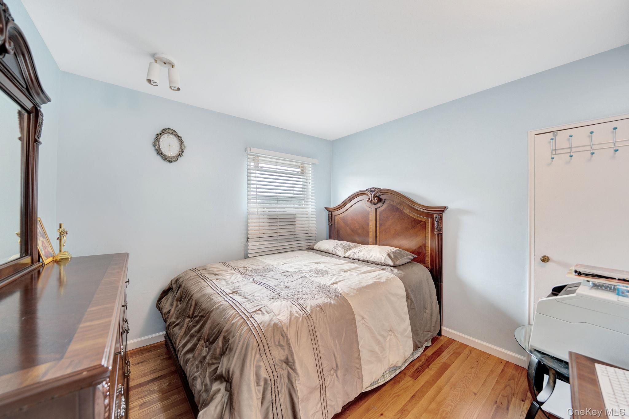 1 Wayland Road, Plainview, NY 11803