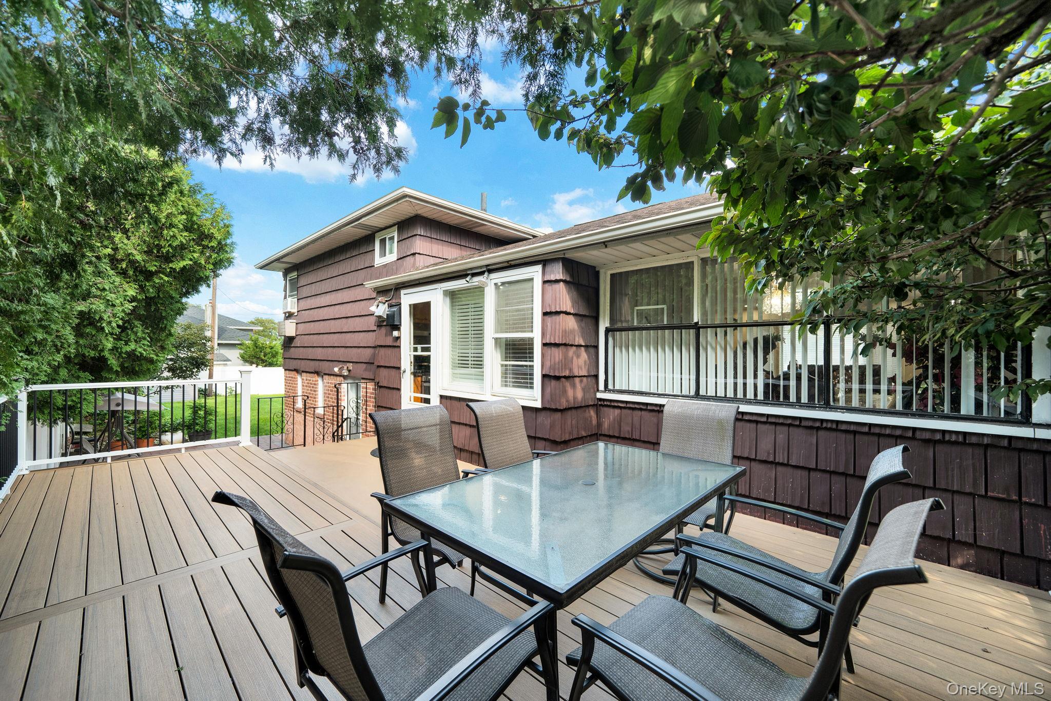 1 Wayland Road, Plainview, NY 11803