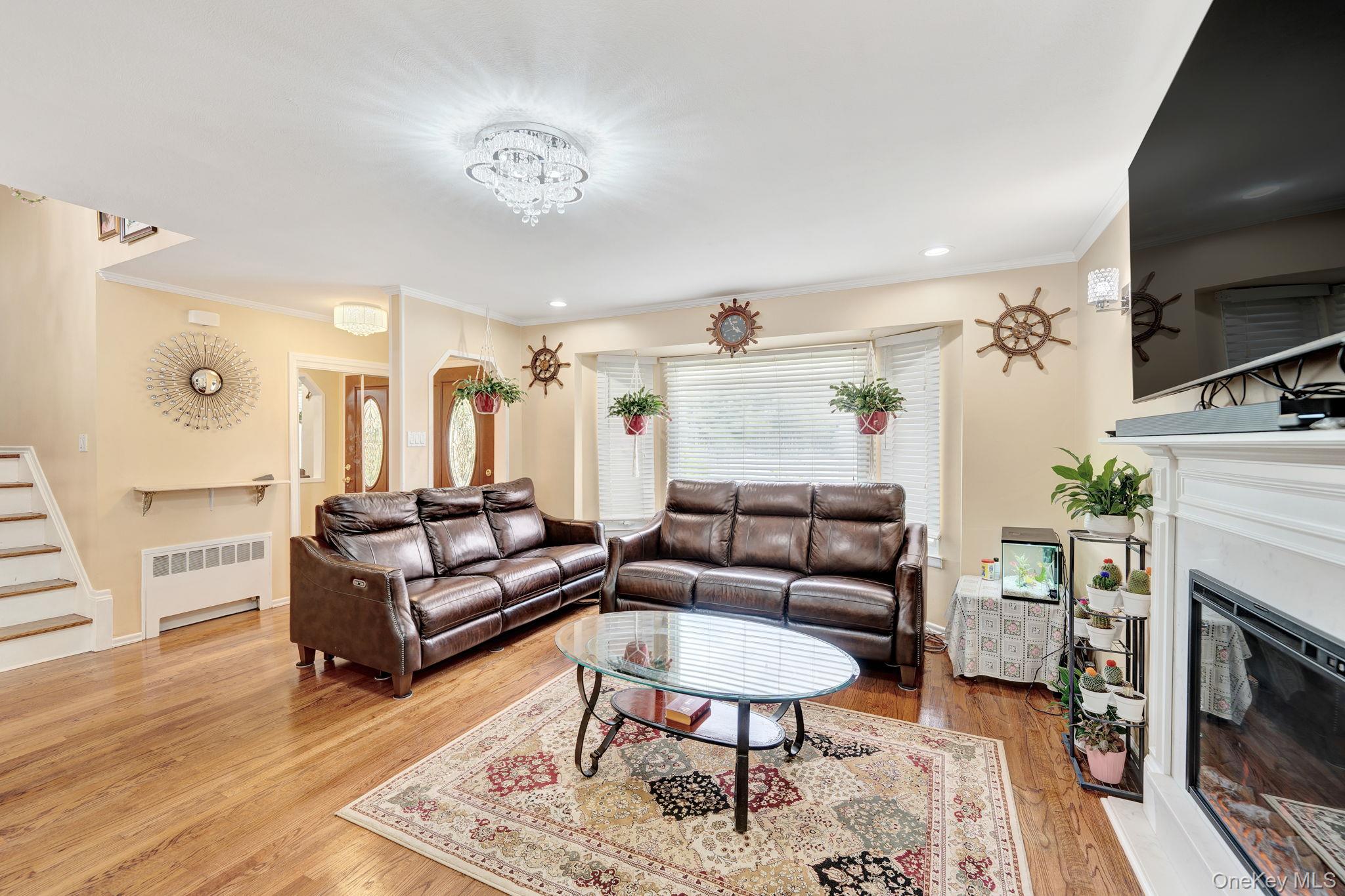 1 Wayland Road, Plainview, NY 11803