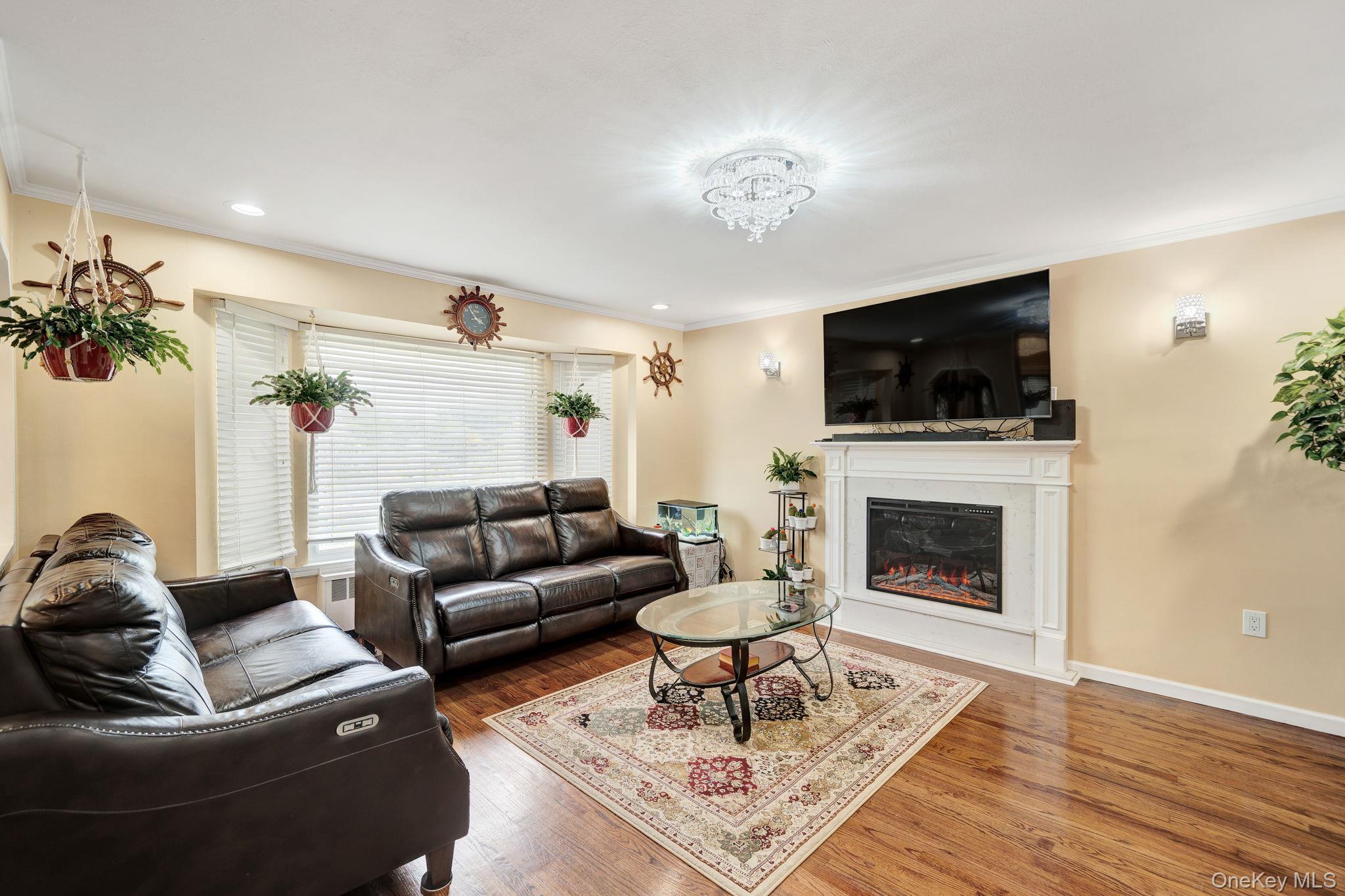 1 Wayland Road, Plainview, NY 11803