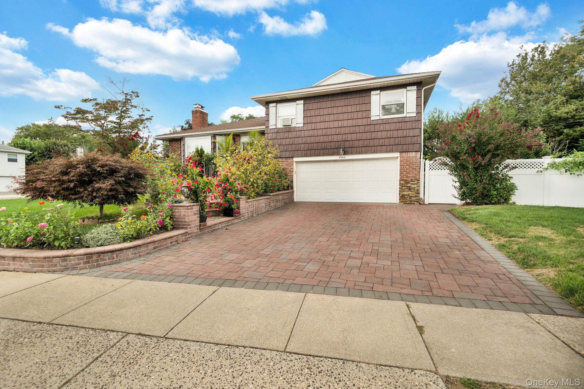 1 Wayland Road, Plainview, NY 11803