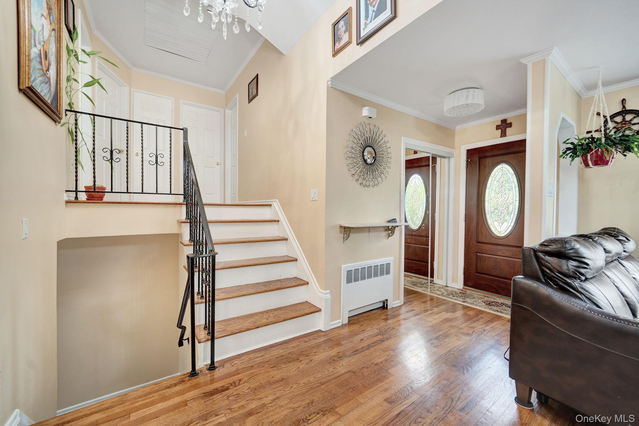 1 Wayland Road, Plainview, NY 11803