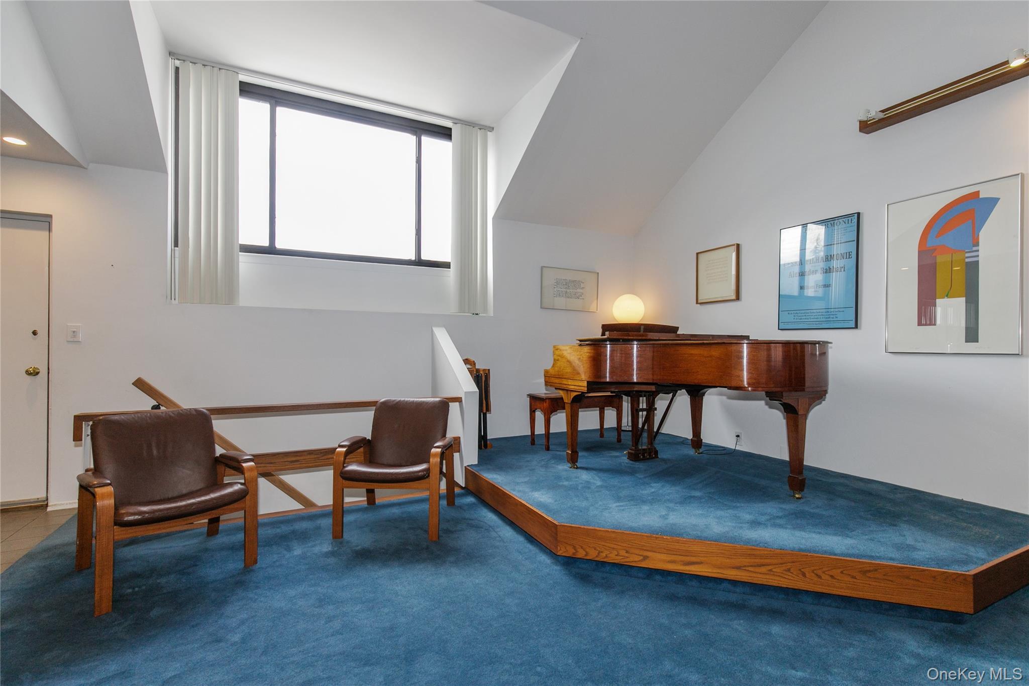 21 CANTERBURY # 17, Great Neck, NY 11021