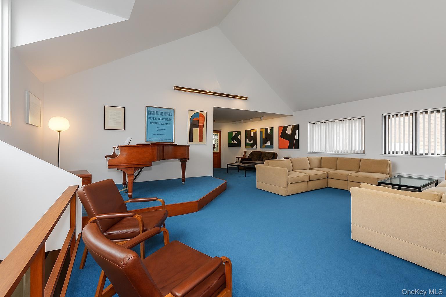 21 CANTERBURY # 17, Great Neck, NY 11021