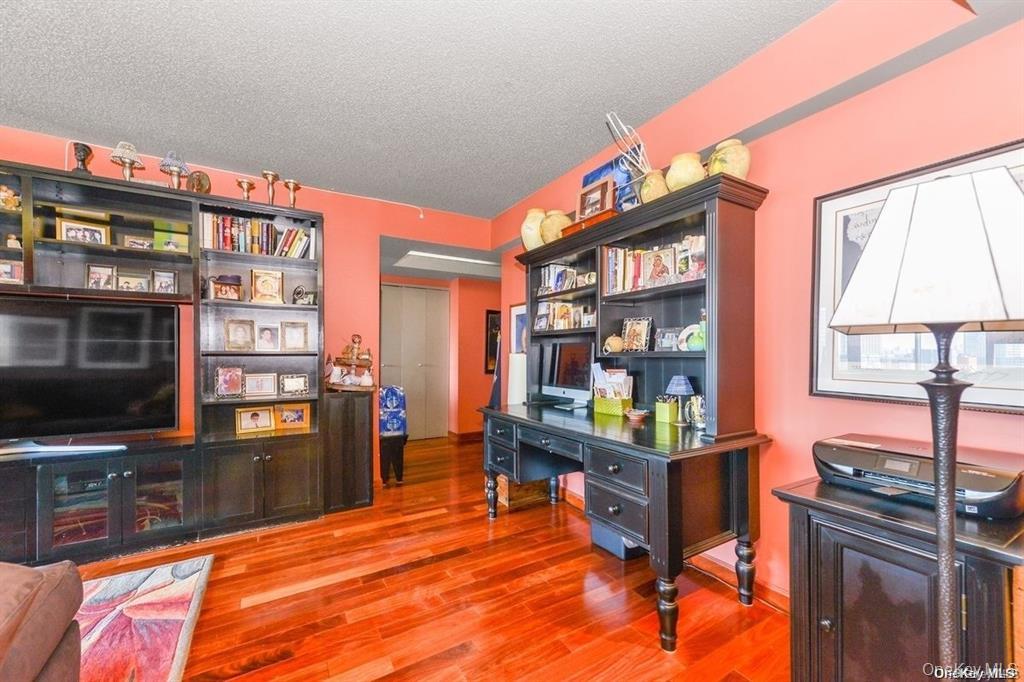 4-74 48th Avenue # 17J, Long Island City, NY 11109