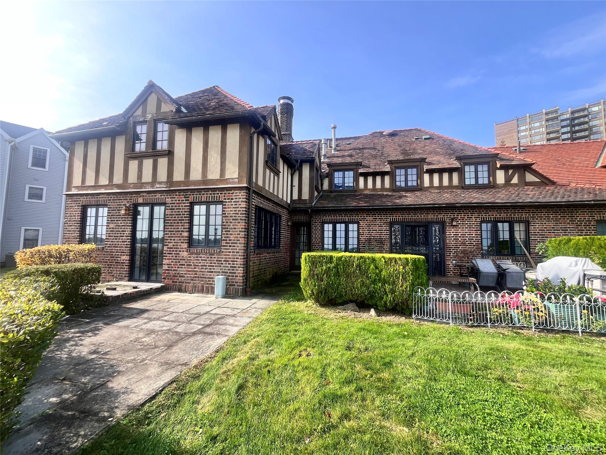 168-15 Powells Cove Blvd, Beechhurst, NY 11357