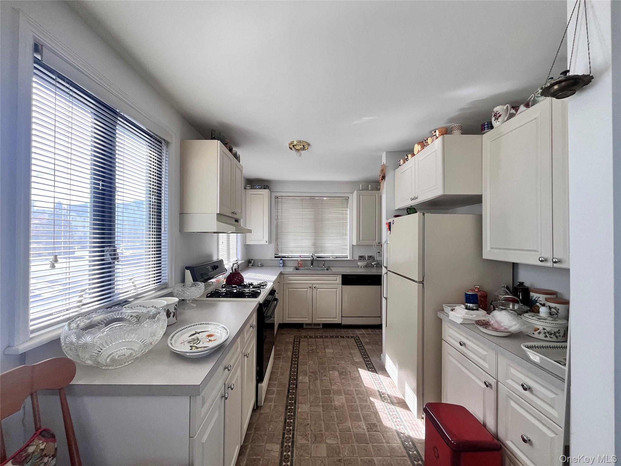 168-15 Powells Cove Blvd, Beechhurst, NY 11357