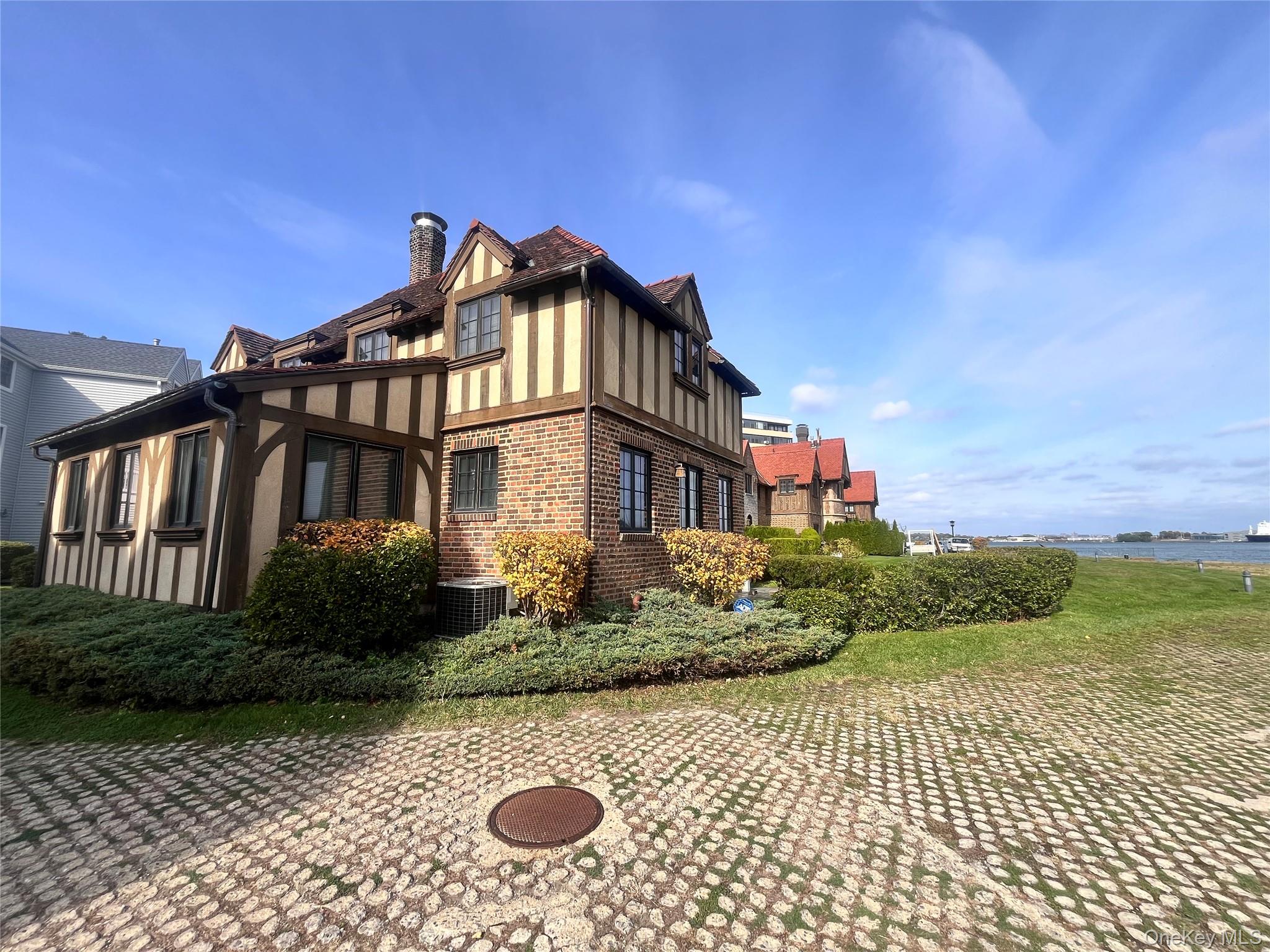 168-15 Powells Cove Blvd, Beechhurst, NY 11357