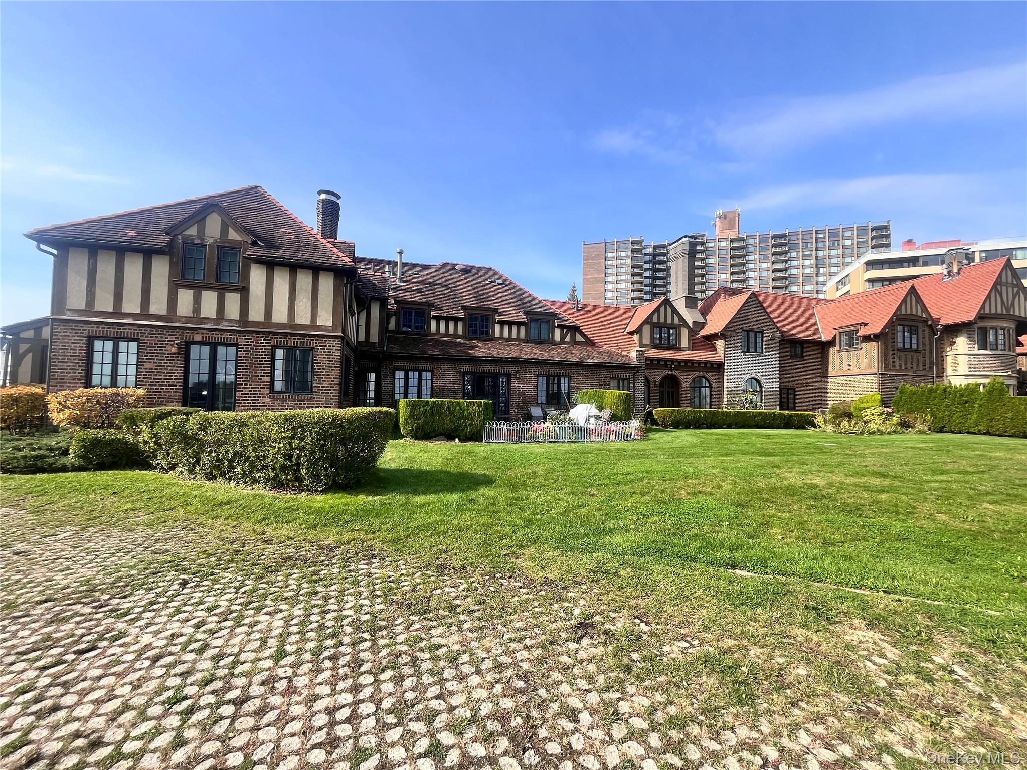 168-15 Powells Cove Blvd, Beechhurst, NY 11357