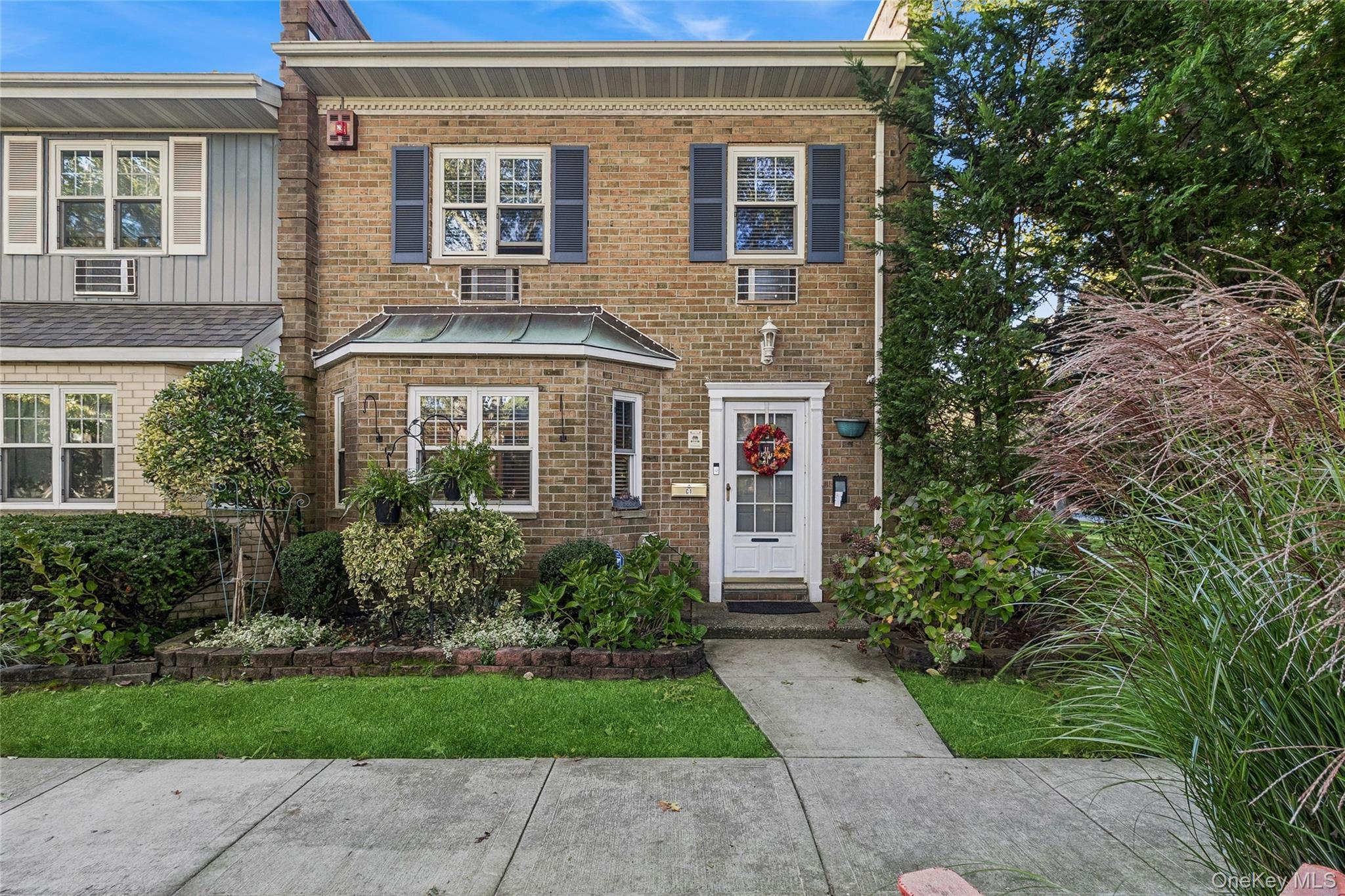 10 Glen Hollow Drive # C1, Holtsville, NY 11742