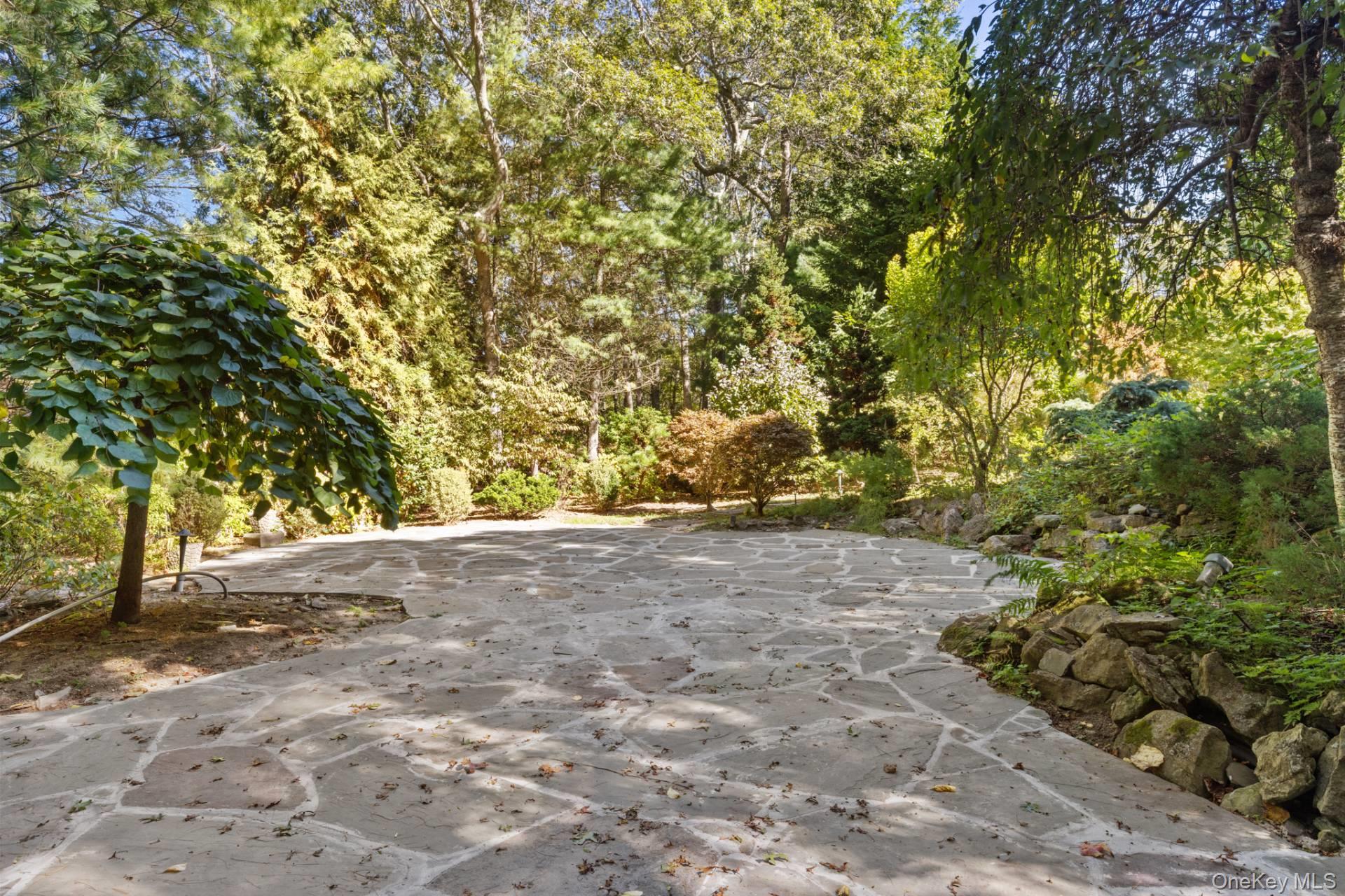 210 Treescape Drive, East Hampton, NY 11937