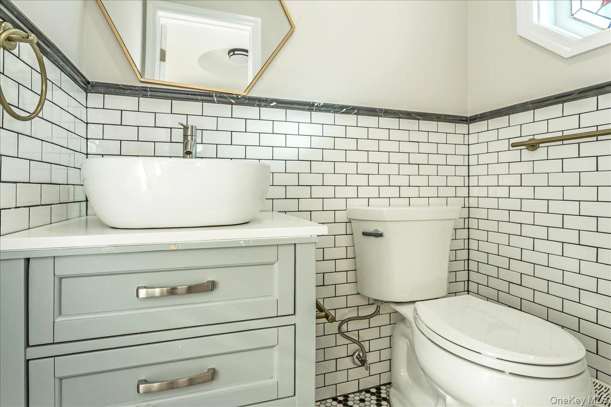 75 Wesleyan Road, Smithtown, NY 11787