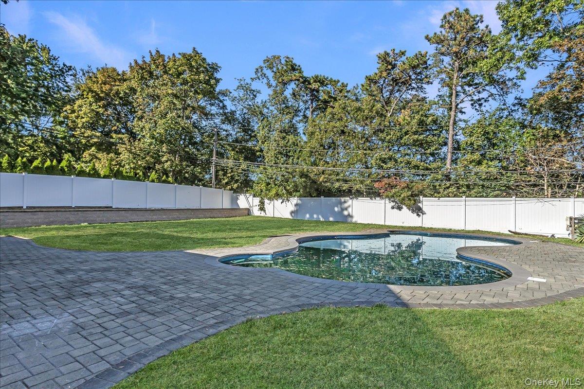 75 Wesleyan Road, Smithtown, NY 11787