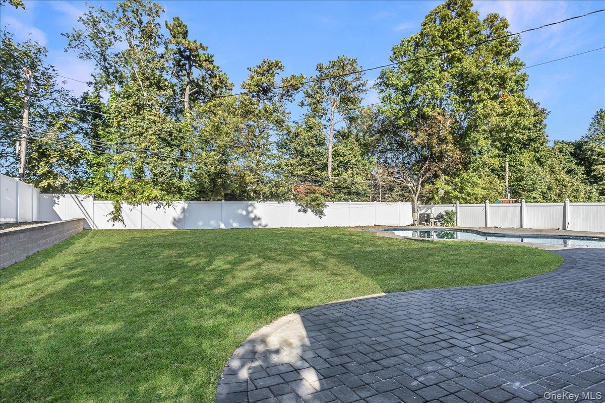 75 Wesleyan Road, Smithtown, NY 11787