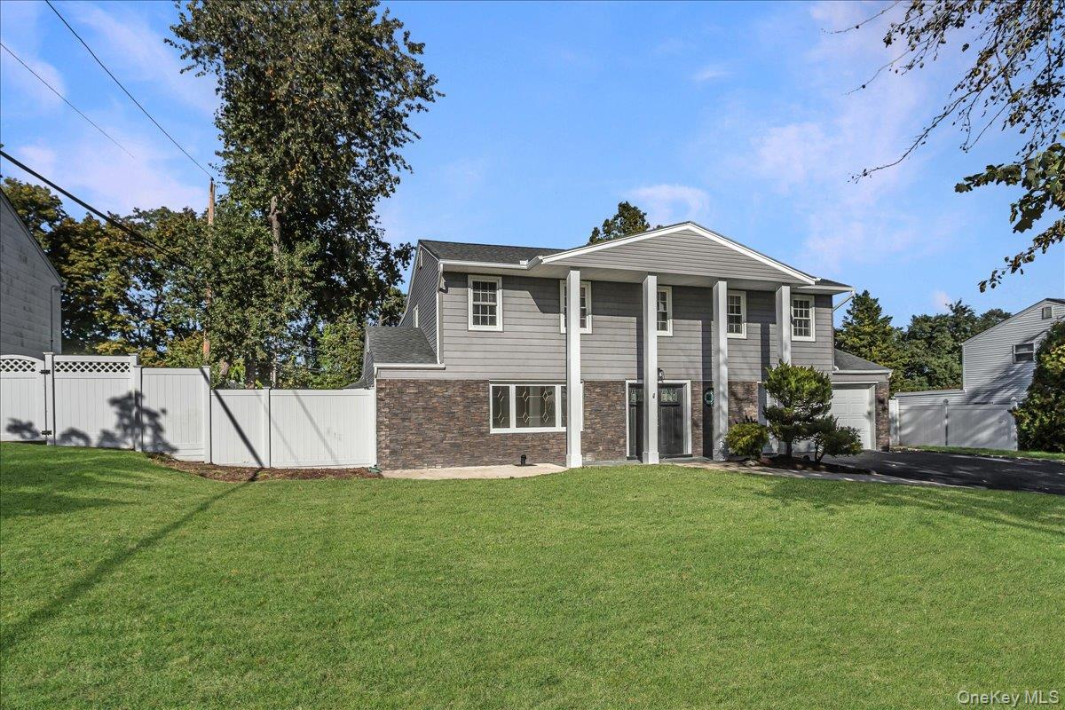 75 Wesleyan Road, Smithtown, NY 11787