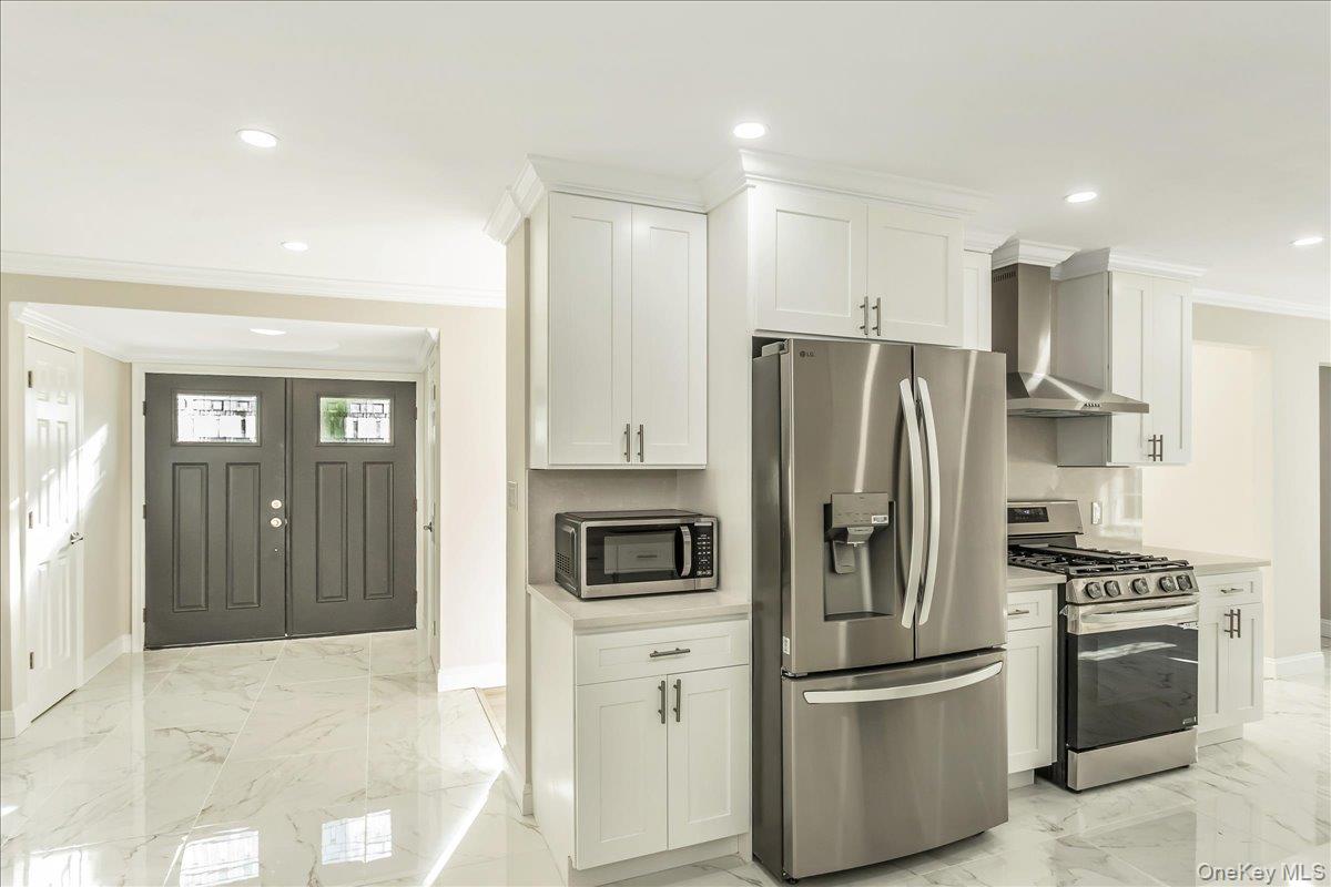 75 Wesleyan Road, Smithtown, NY 11787