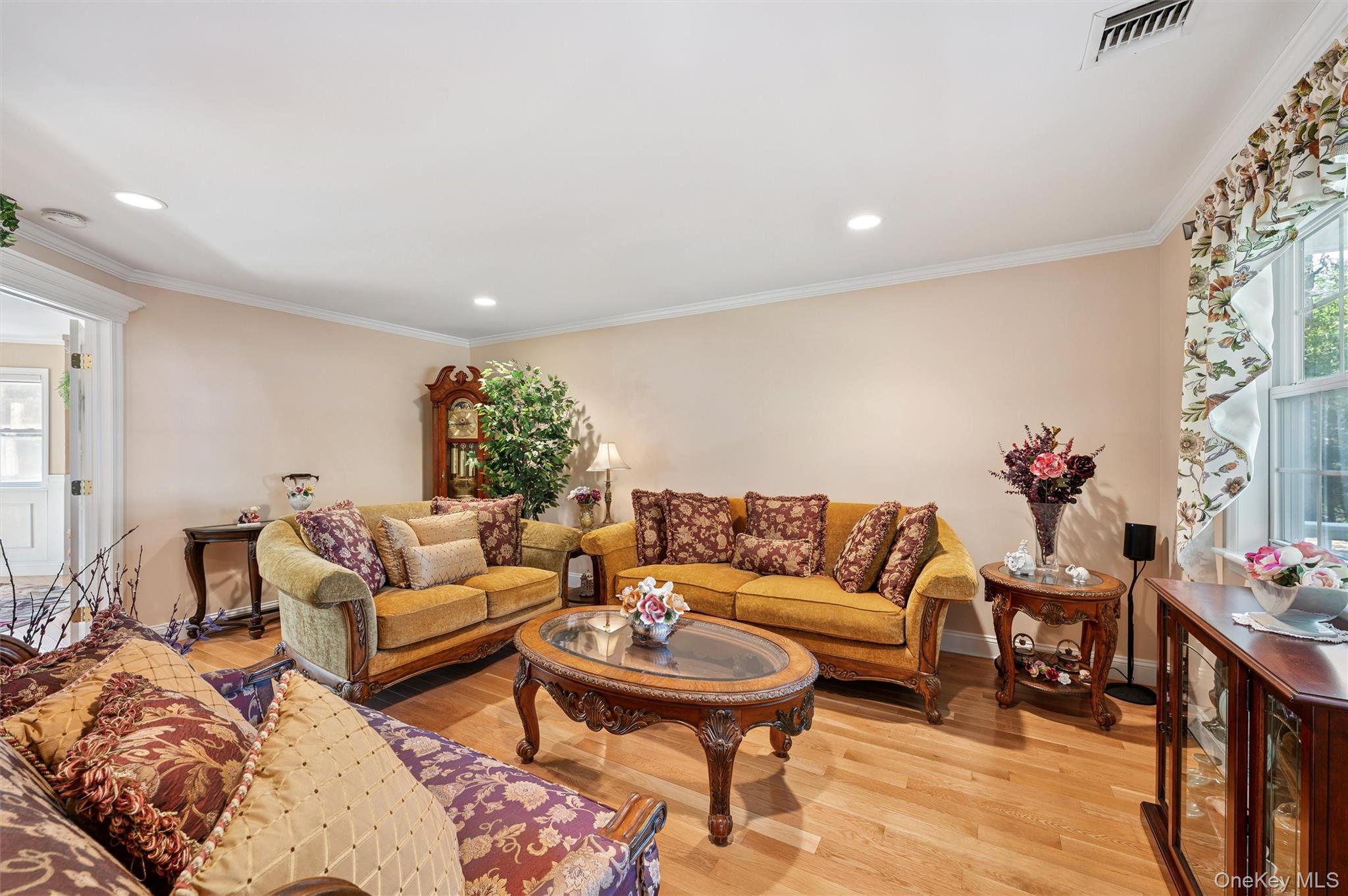 4 Palace Court, Manorville, NY 11949