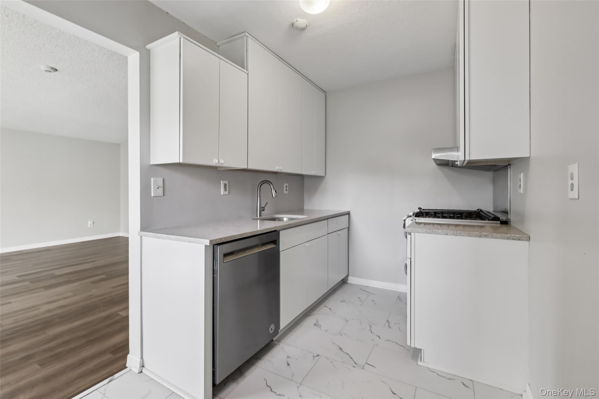 25 Vista Drive, Nanuet, NY 10954