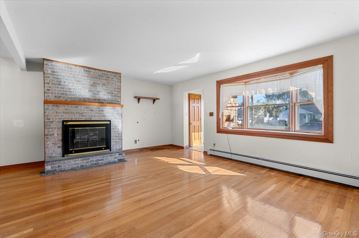 3 Surrey Lane, Bethpage, NY 11714