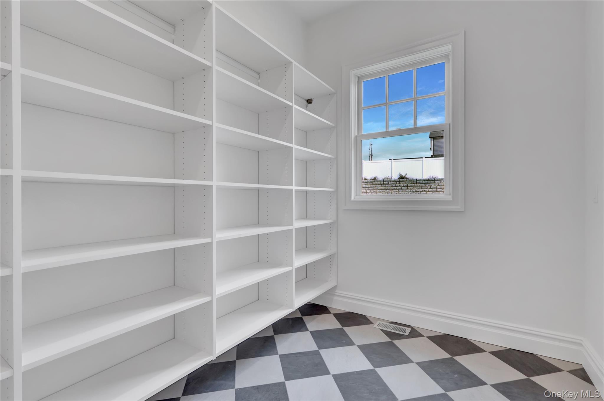 24 Estates Circle, Melville, NY 11747