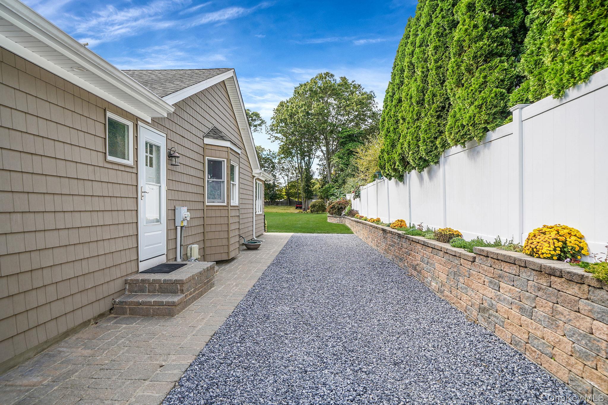 246 Roosevelt Boulevard, Hauppauge, NY 11788